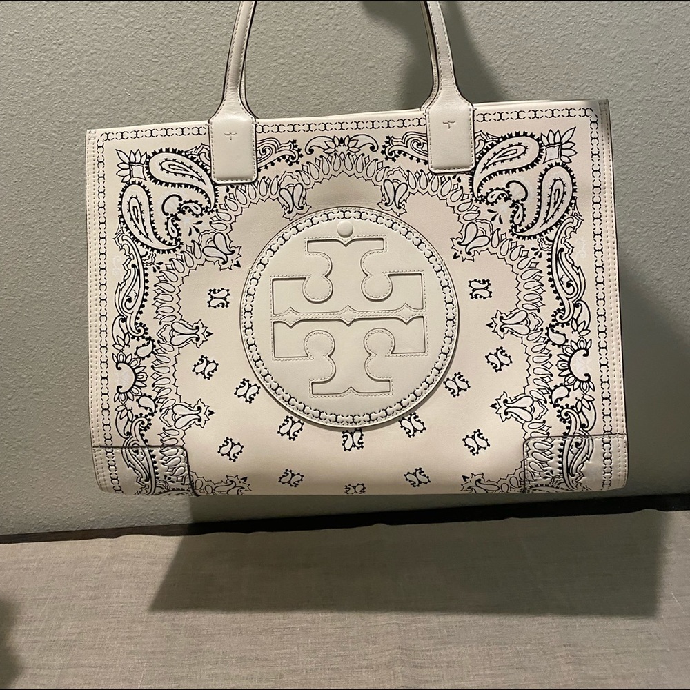 Mint Tory Burch Ivory Americana Bandana. #64494.